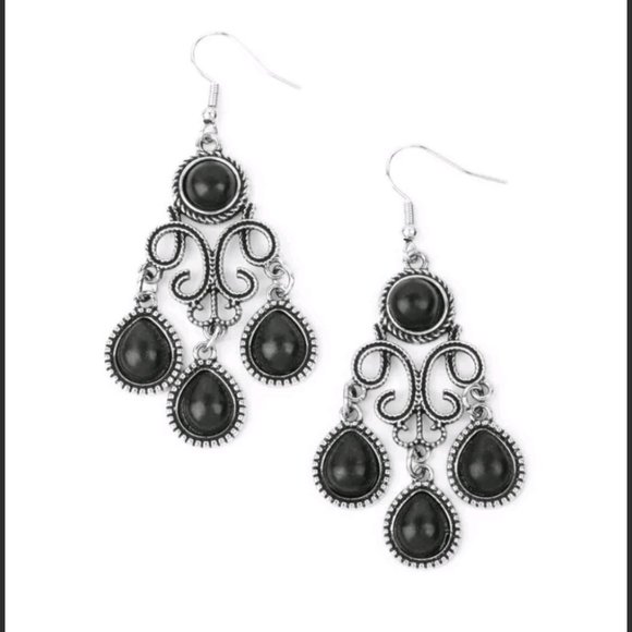 Paparazzi canyon chandelier black earrings